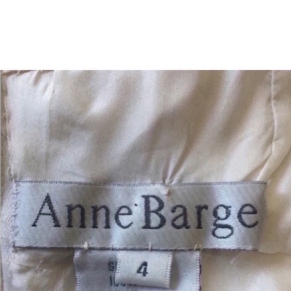 Anne Barge 100% Silk ivory formal gown Size 4
White beaded top
Silk chiffon - Picture 3 of 5